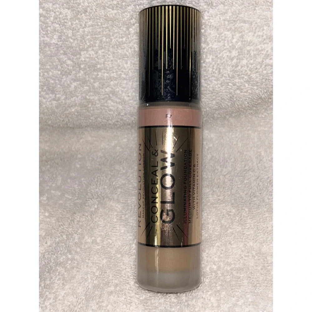 Revolution Conceal & Glow Foundation Illuminating Medium Coverage‎ Shade F7